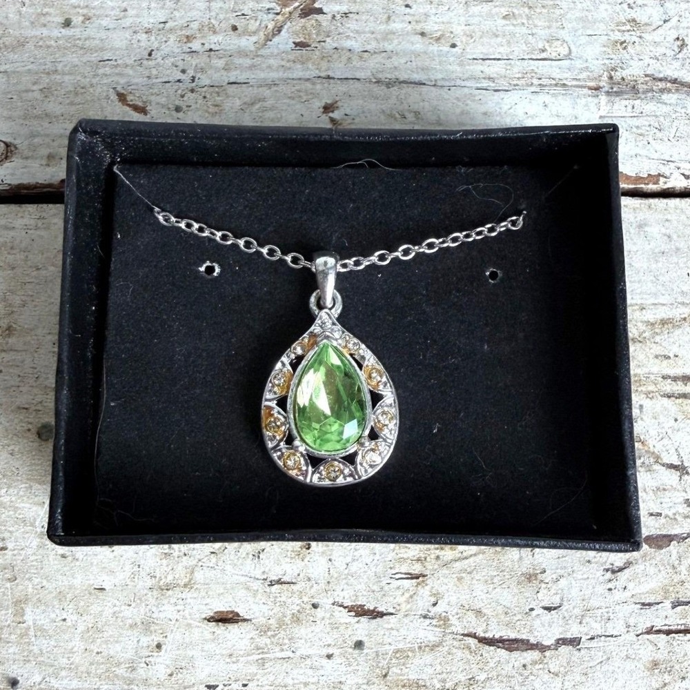 Avon Silver Tone Green Pear Rhinestone Teardrop Pendant Necklace with Box